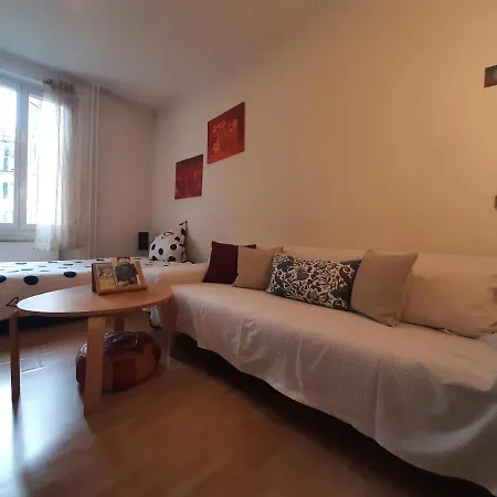 Near Main Station Homestay Bern
